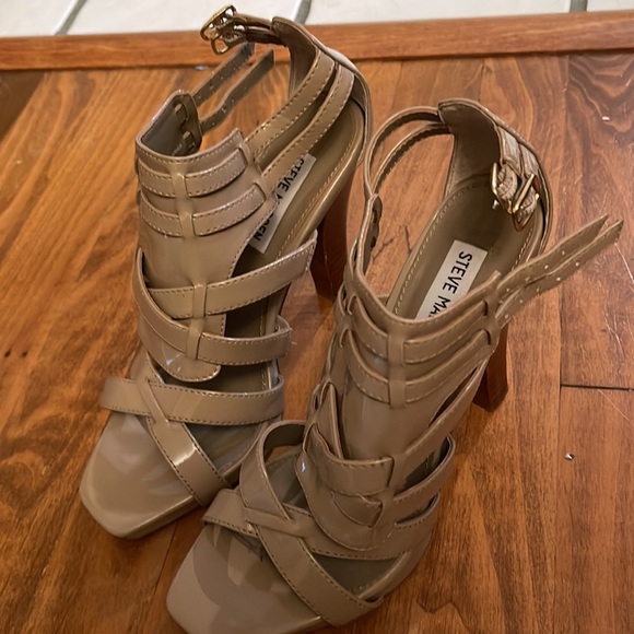 Tan size 7 heels - Picture 2 of 7